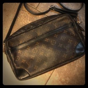 Louis Vuitton Compiegne 28 Clutch